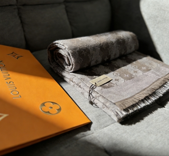 <AUTHENTIC>Louis Vuitton Scarf main image 0